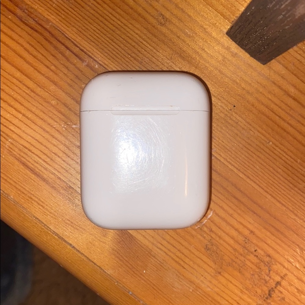 Apple AirPods Charging Case